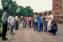 Agra;-Architecture;-Group;-India;-Kaleidos;-Kaleidos-images;-La-parole-à-limage;-Mausoleum;-Mughal;-Mumtaz-Mahal;-Pavilion;-Paving;-Photographer;-Red-sandstone;-Shah-Jahan;-Stories-Pictures;-Taj-Mahal;-Tarek-Charara;-UNESCO;-Uttar-Pradesh;-Visitors;-World-Heritage